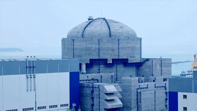 探访全球最大“华龙一号”核电基地位于福建省漳州市云霄县的漳州核电项目正加紧施工。漳州核电是“华龙一号”批量化建设的始发地，也是目前世界上最大的“华龙一号”核电基地。